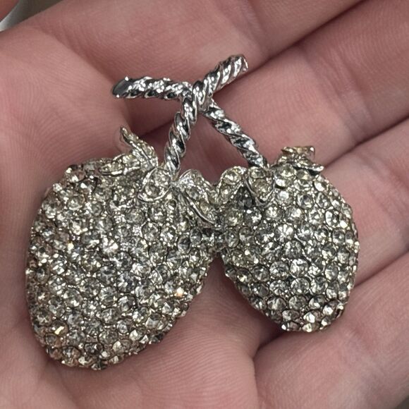 Vintage Weiss Rhinestone Brooch Strawberry Fruit Pin Clear Silver Tone - Picture 13 of 15